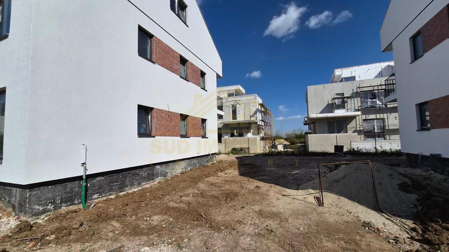 Duplex cu 6 camere cu Canalizare în Central