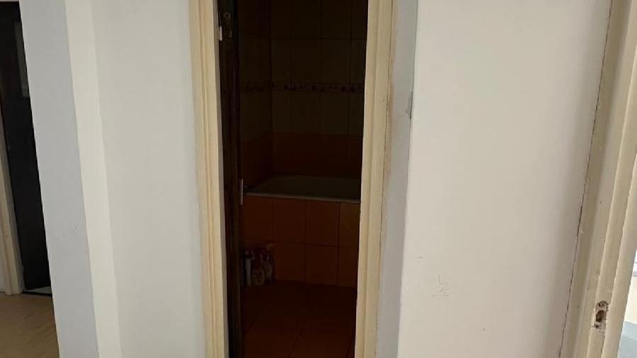 Apartament cu 4 camere semidecomandat în Colentina