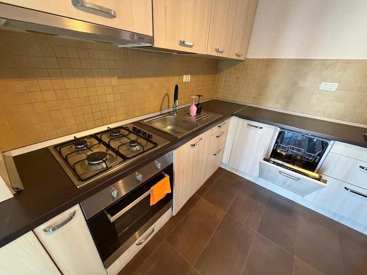 Apartament cu 3 camere decomandat în Dumbrăvița
