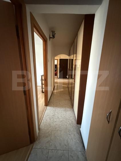 Apartament cu 3 camere decomandat, mobilat în Micro 6
