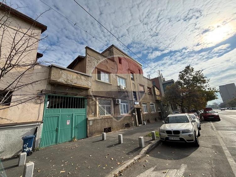 Apartament cu 4 camere decomandat, mobilat în Periferie