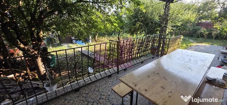 Casă cu 6 camere cu Teren 882 Mp în Bănești