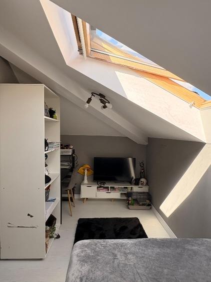 Apartament cu 4 camere semidecomandat în Florești