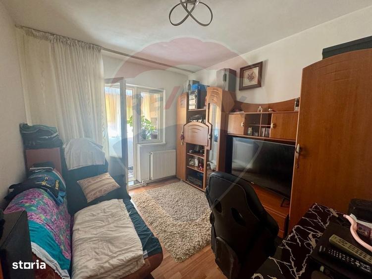 Apartament cu 4 camere decomandat în Craiovița Nouă