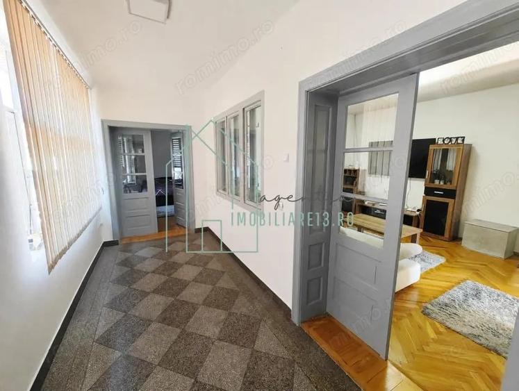 Casă cu 4 camere cu Teren 1201 Mp în Central