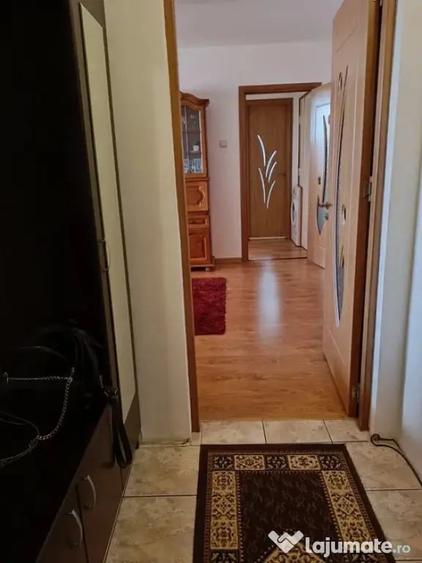 Apartament cu 3 camere decomandat în Cedonia