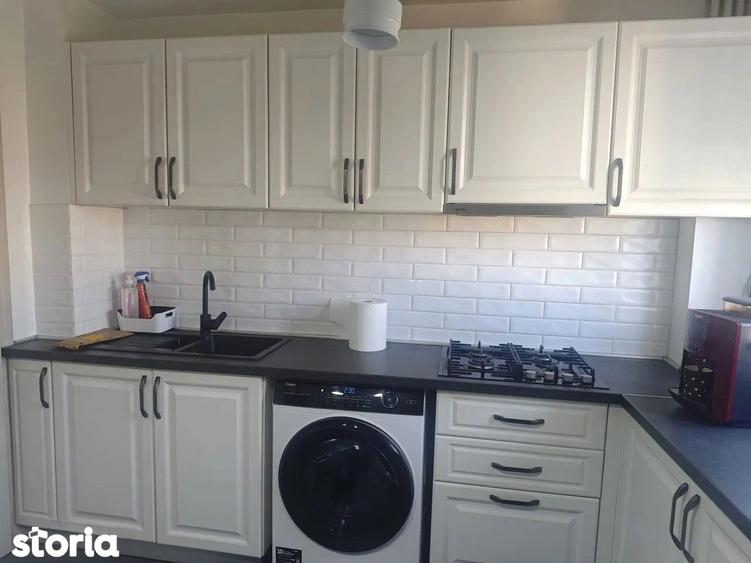 Apartament cu 3 camere decomandat, mobilat în Decebal