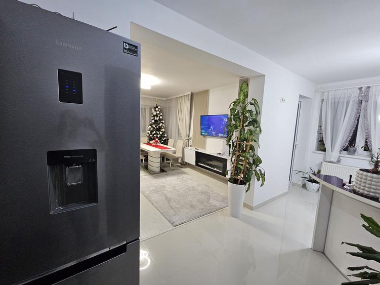 Apartament cu 4 camere decomandat în Sânpetru