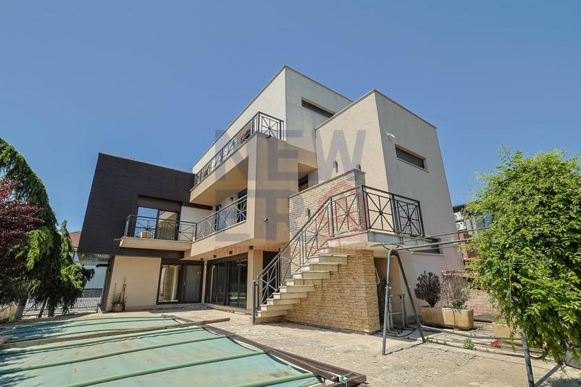 Casă individuală cu 6 camere cu Piscina în Est