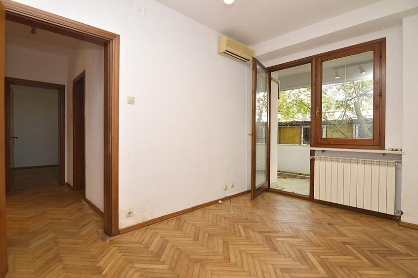 Casă individuală cu 8 camere cu Garaj în Gara de Nord