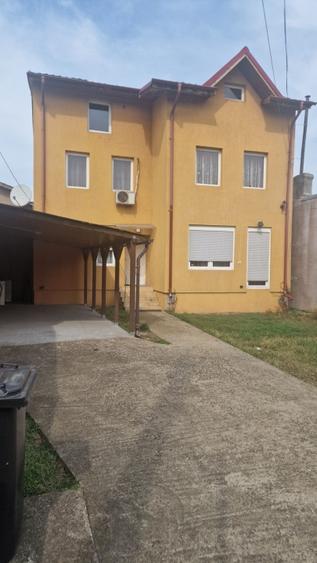 Casă individuală cu 5 camere cu Canalizare în Roșu