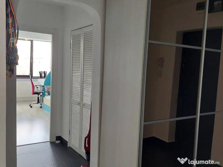 Apartament cu 3 camere decomandat în Theodor Pallady