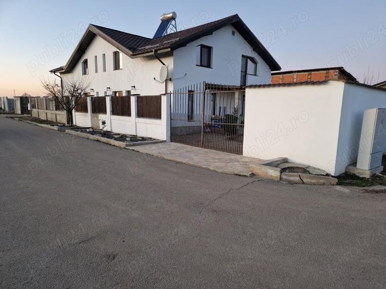 Casă cu 6 camere cu Teren 530 Mp în Pielești
