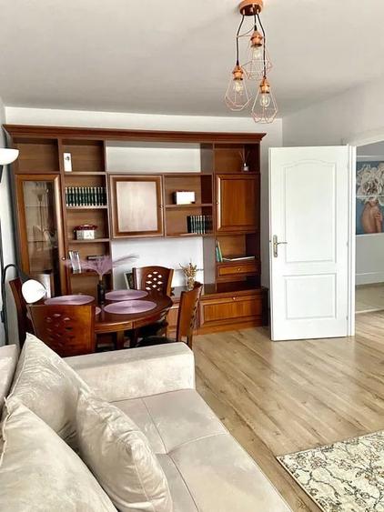 Apartament cu 2 camere decomandat, mobilat în P-ța Muncii
