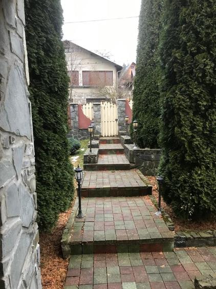 Casă cu 4 camere cu Teren 200 Mp în Central