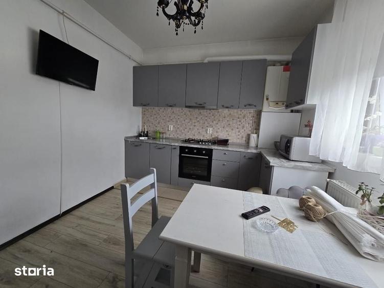 Apartament cu 3 camere în Cetate