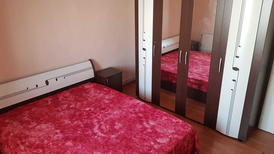 Apartament cu 3 camere decomandat în Sud