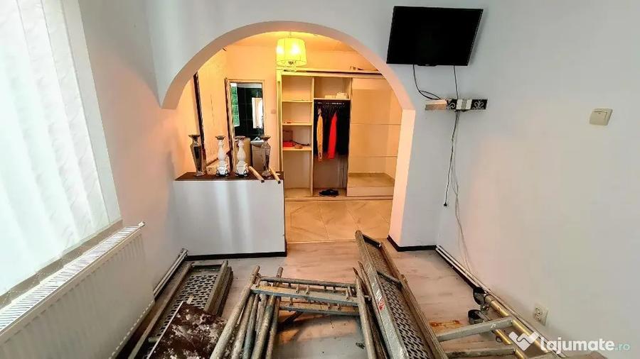 Apartament cu 3 camere în Moneasa