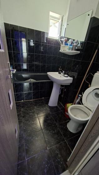 Apartament cu 3 camere în Argeșelu
