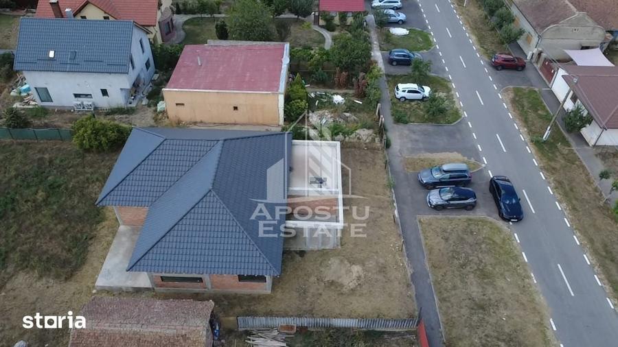 Casă cu 4 camere cu Teren 671 Mp în Parța