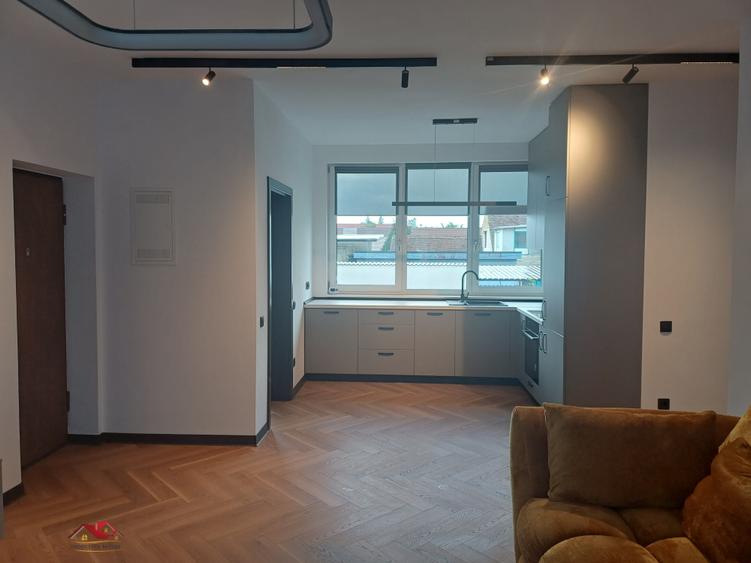 Apartament cu 3 camere decomandat în Turnișor