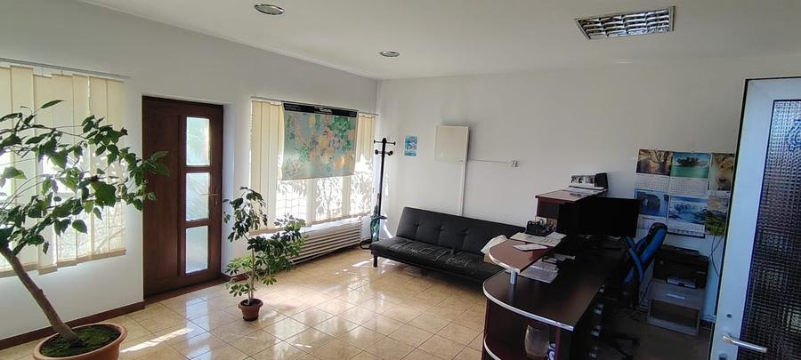 Spațiu comercial, de 240 mp, în Central