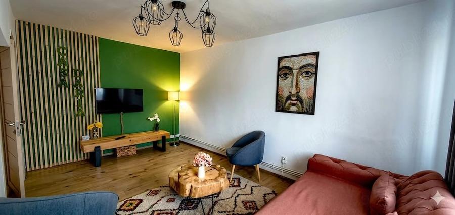 Apartament cu 3 camere decomandat în Central