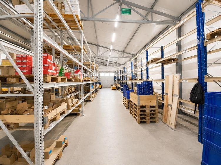 Spațiu industrial, de 575 mp, în Borș