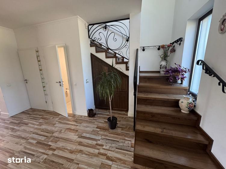 Casă cu 4 camere cu Teren 500 Mp în Poplaca