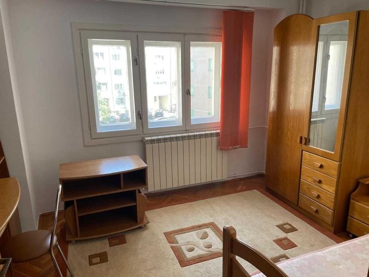 Apartament cu 3 camere decomandat în Exterior Vest