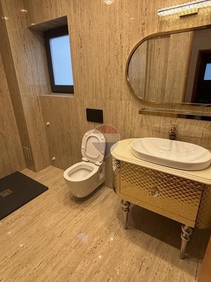 Duplex cu 6 camere cu Teren 350 Mp în Central