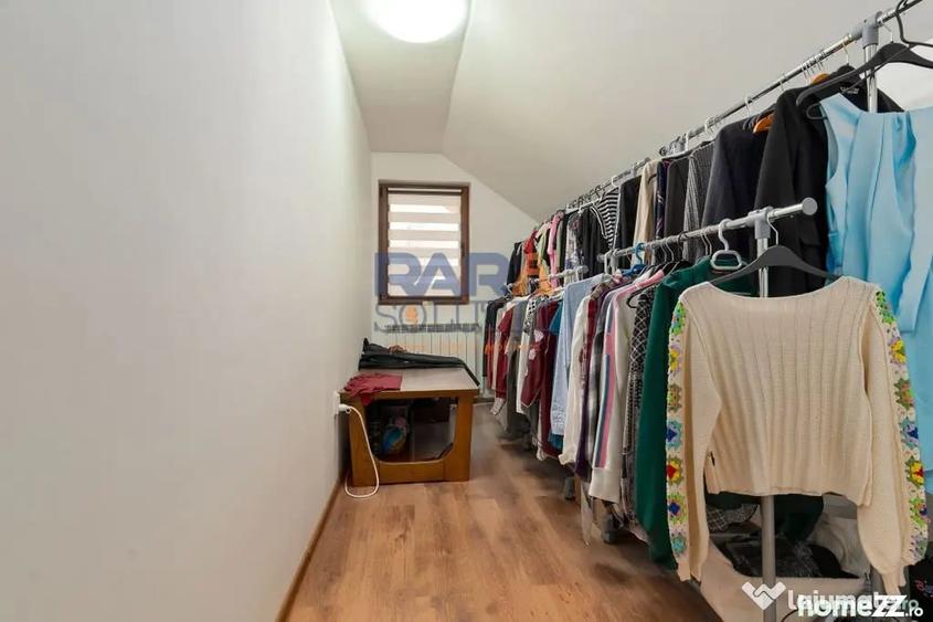 Casă cu 4 camere cu Teren 1366 Mp în Central