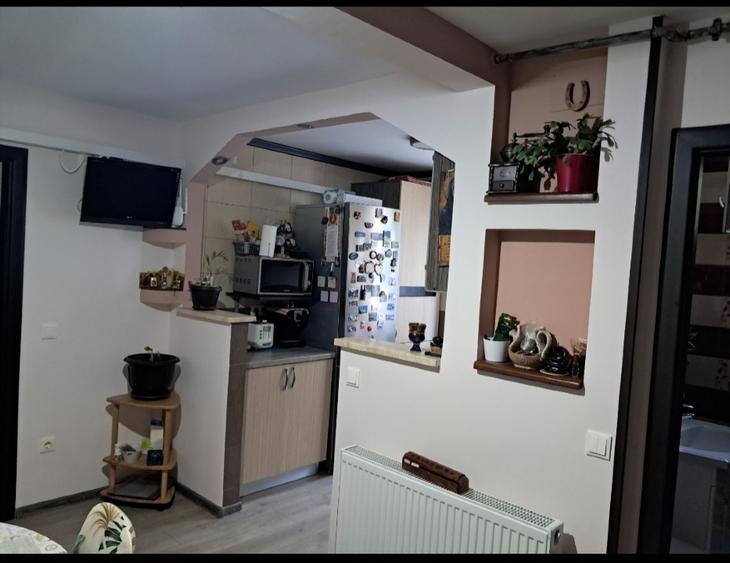 Apartament cu 2 camere decomandat în Precista