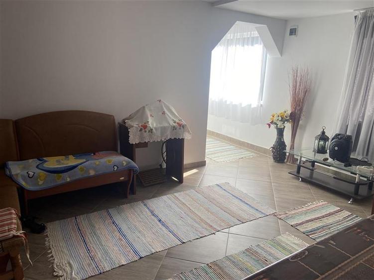 Casă individuală cu 4 camere cu Canalizare în Tătaru