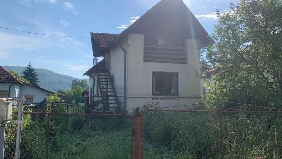 Casă cu 4 camere în Bughea de Sus