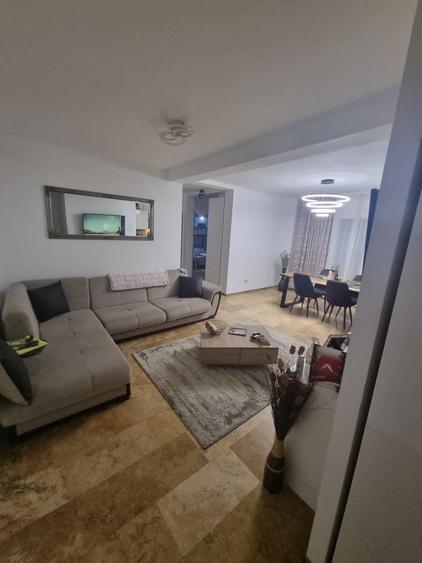 Apartament cu 3 camere decomandat în Exterior Vest