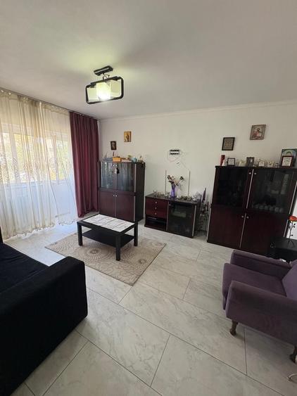 Apartament cu 4 camere în Podu Roș