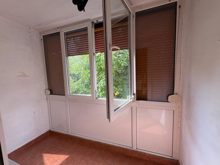 Apartament cu 3 camere semidecomandat în Drumul Taberei