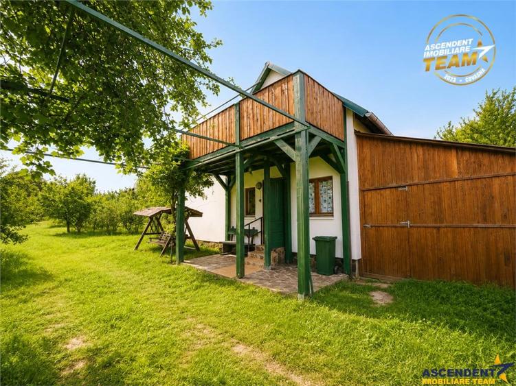 Casă cu 4 camere cu Teren 2200 Mp în Băcel
