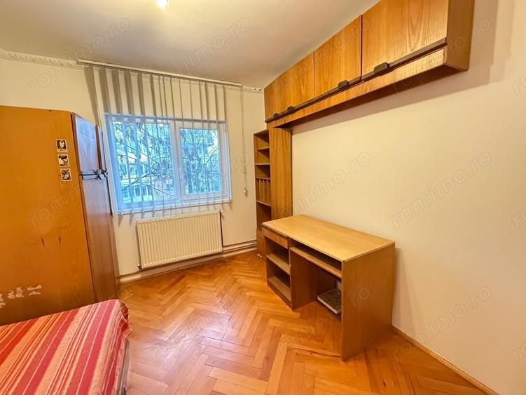 Apartament cu 3 camere decomandat în Girocului