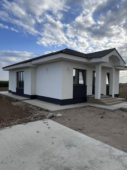 Casă cu 3 camere în Sântandrei