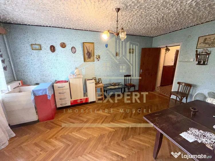 Apartament cu 3 camere semidecomandat în Central