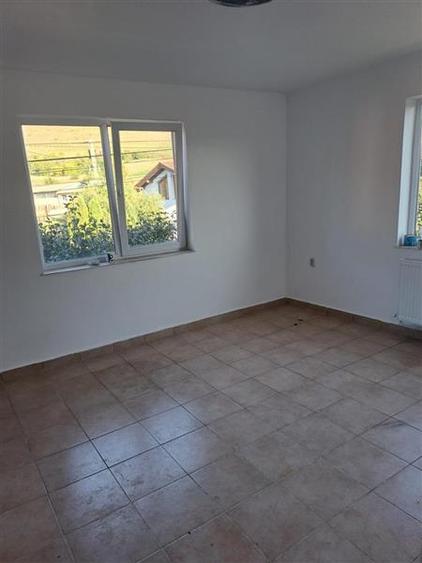 Casă cu 4 camere cu Teren 400 Mp în Pănet