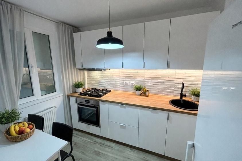 Apartament cu 3 camere decomandat în Drumul Taberei