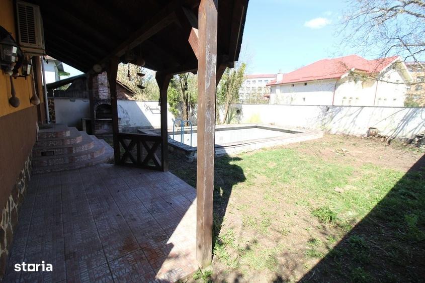 Casă cu 4 camere decomandat cu Teren 335 Mp în Central
