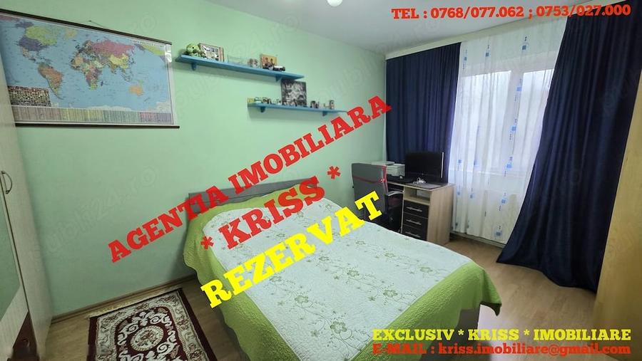 Apartament cu 3 camere semidecomandat în Banat