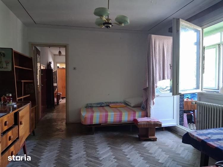 Apartament cu 3 camere decomandat în Titan