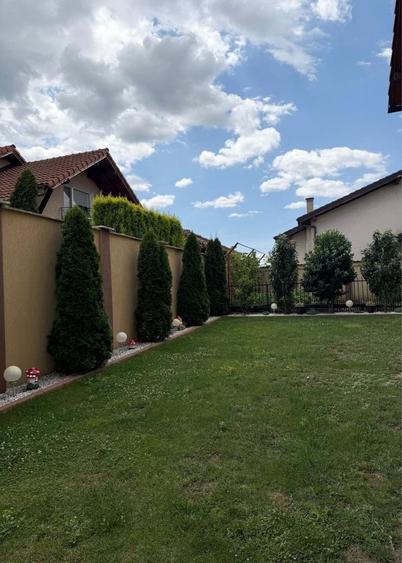 Casă cu 4 camere în Cetate