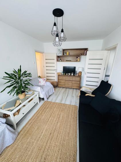 Apartament cu 3 camere semidecomandat în Drumul Taberei