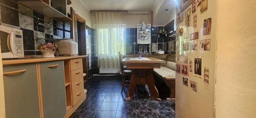 Apartament cu 4 camere decomandat în Central